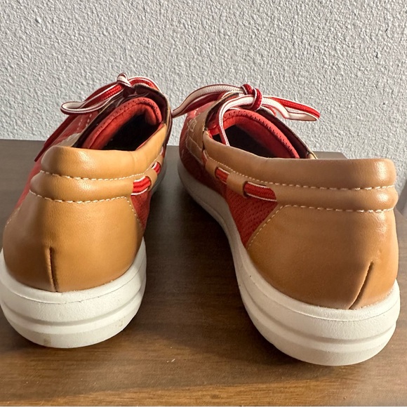 Clarks women’s loafers. Size 9.5 - Picture 7 of 11
